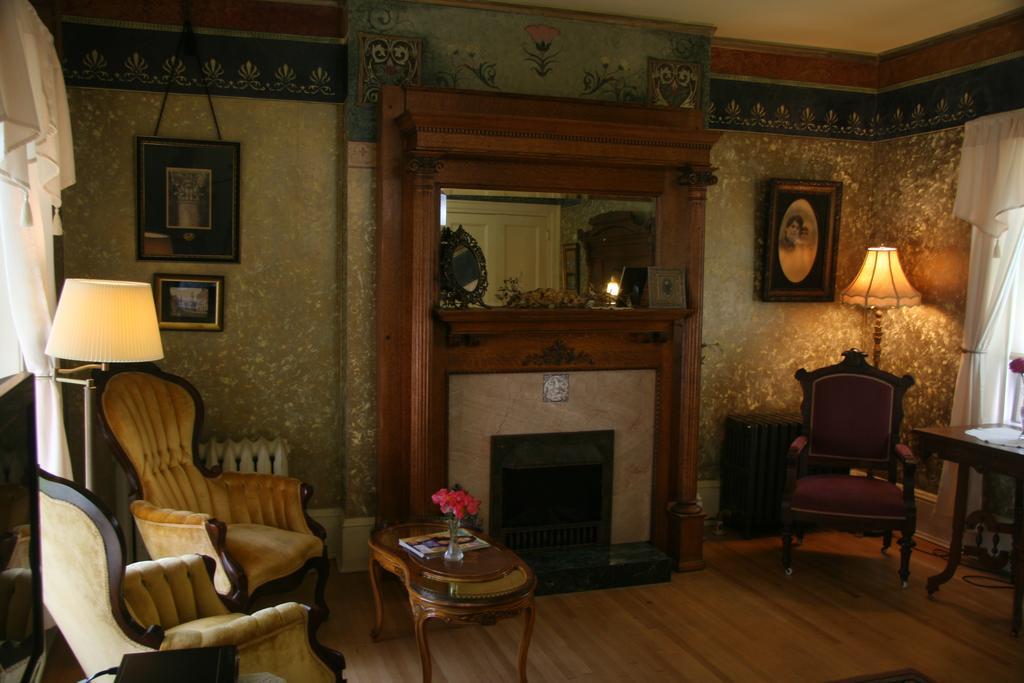 The Brumder Mansion Milwaukee Bagian luar foto