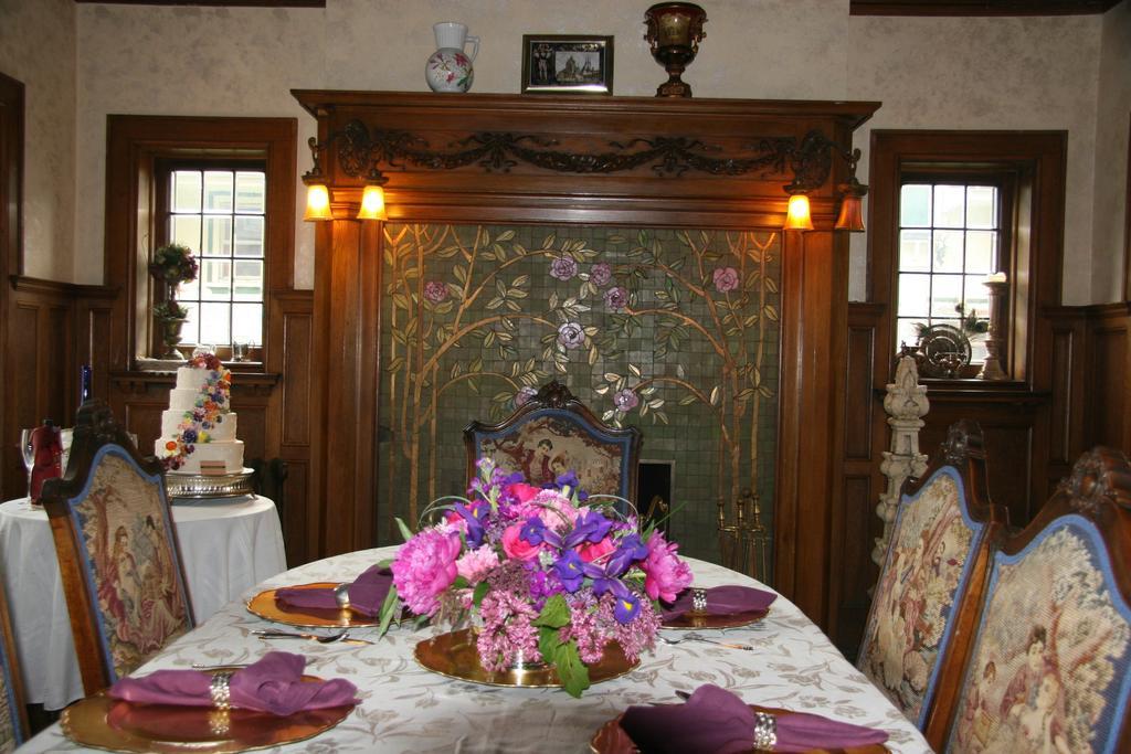 The Brumder Mansion Milwaukee Bagian luar foto